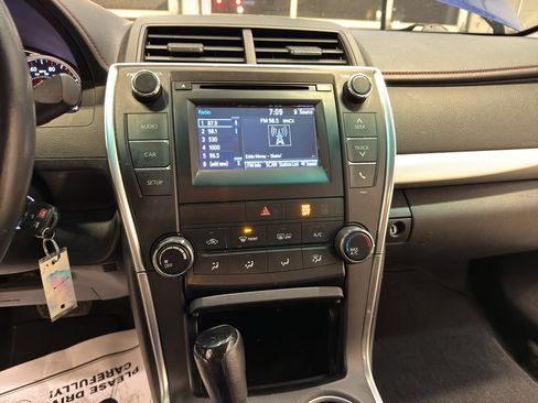 Used 2015 Toyota Camry SE image 18