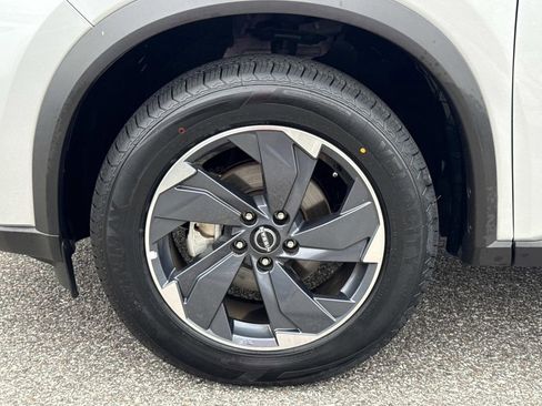 Certified 2025 Nissan Rogue SV FWD image 11