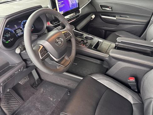 New 2026 Toyota Sienna XLE Woodland Edition AWD/4WD image 11
