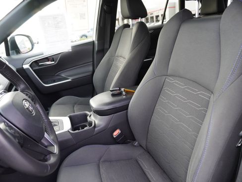 Used 2022 Toyota RAV4 SE image 25