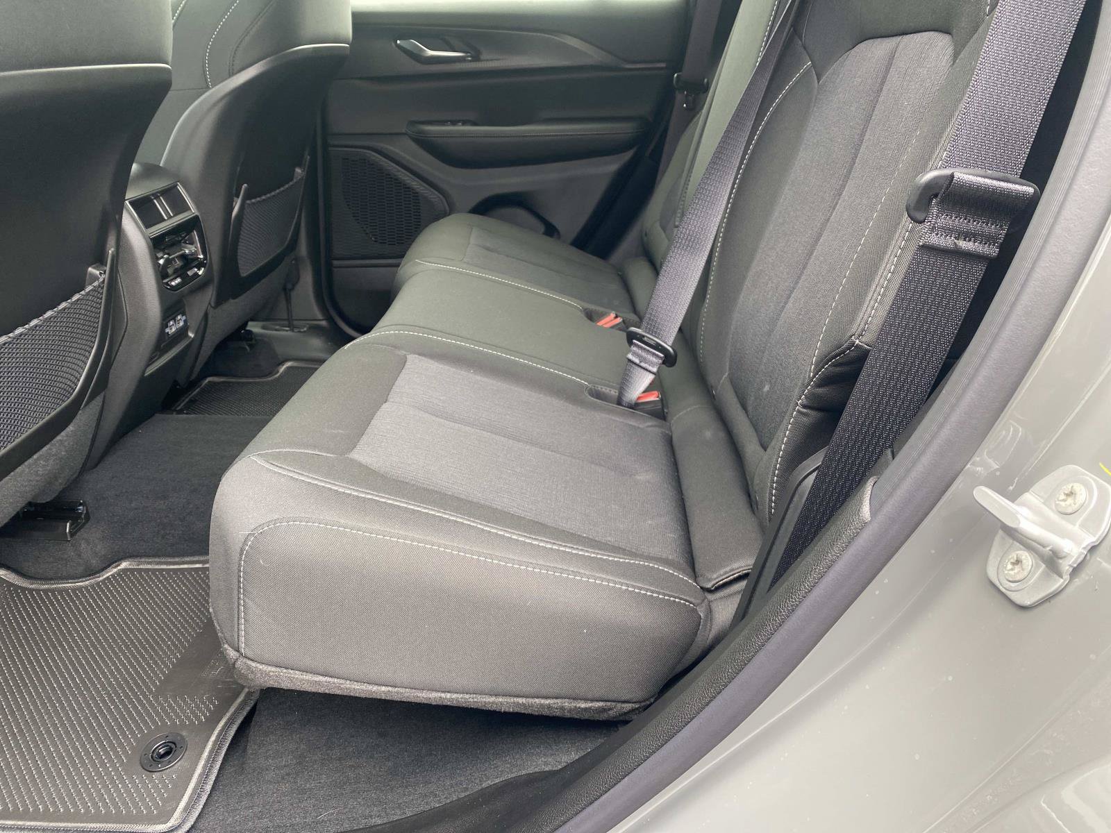 New 2027 Jeep Grand Cherokee Laredo X RWD image 10