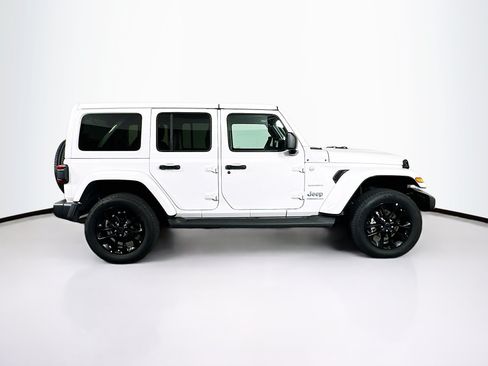 Used 2024 Jeep Wrangler Unlimited Sahara w/ Technology Group AWD/4WD image 10