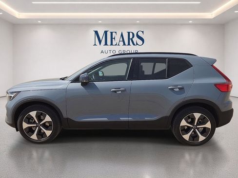 Used 2023 Volvo XC40 B5 Plus w/ Driver Assist Package AWD/4WD image 3