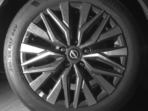 Used 2025 Nissan Altima 2.5 SV image 15