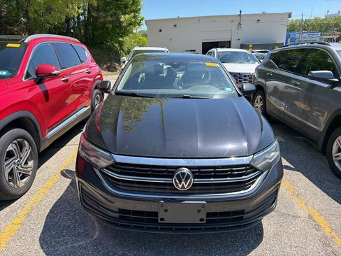 Used 2023 Volkswagen Jetta SE FWD image 6