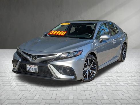 Used 2021 Toyota Camry SE w/ Convenience Package image 1