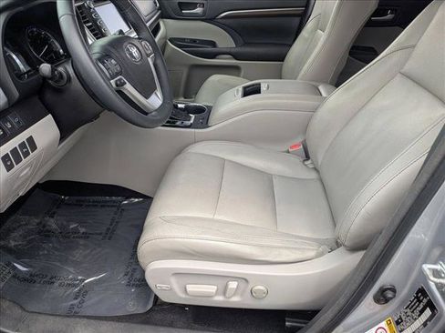 Used 2016 Toyota Highlander Limited w/ Driver Technology Package AWD/4WD image 12