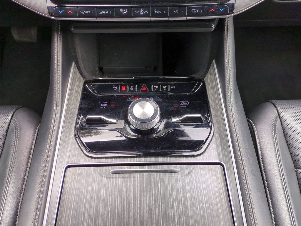 Used 2024 Jeep Wagoneer Series III AWD/4WD image 23