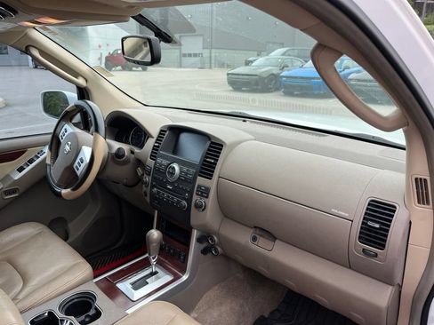 Used 2010 Nissan Pathfinder LE AWD/4WD image 12