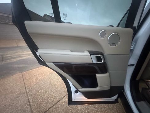 Used 2016 Land Rover Range Rover image 28