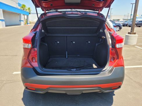 Used 2019 Nissan Kicks SR w/ SR Premium Package FWD image 27