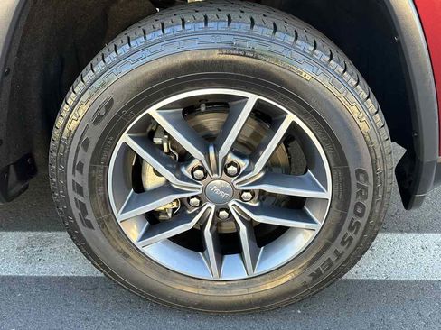 Used 2017 Jeep Grand Cherokee Limited w/ Luxury Group II image 58