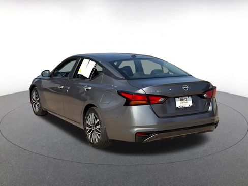 Used 2025 Nissan Altima 2.5 SV image 11