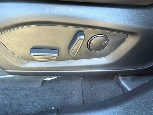 Used 2022 Ford Explorer XLT w/ Equipment Group 202A AWD/4WD image 20