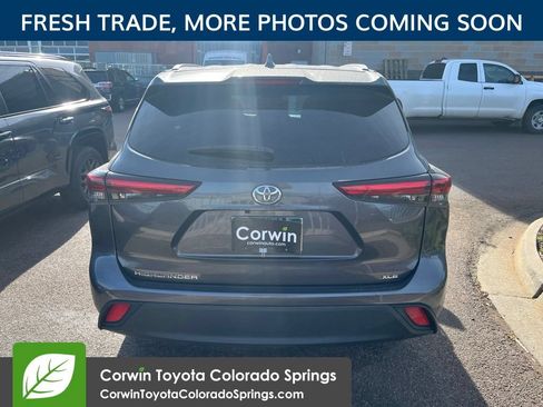 Used 2023 Toyota Highlander XLE FWD image 5