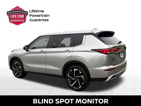 Used 2024 Mitsubishi Outlander SE image 4