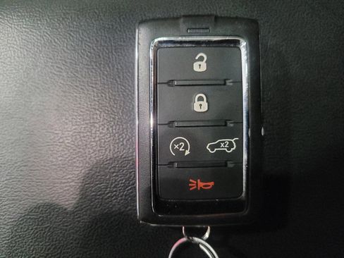 Used 2023 Jeep Grand Cherokee Laredo w/ Luxury Tech Group I AWD/4WD image 32