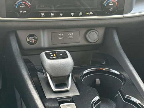 Used 2024 Nissan Rogue SV image 18