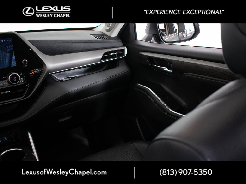 Used 2023 Toyota Highlander Limited FWD image 18