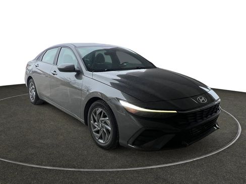 Used 2024 Hyundai Elantra SEL image 9