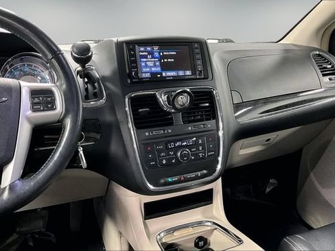 Used 2015 Chrysler Town & Country Touring-L w/ Driver Convenience Group FWD image 10