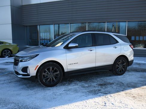 Used 2022 Chevrolet Equinox RS w/ RS Leather Package image 2