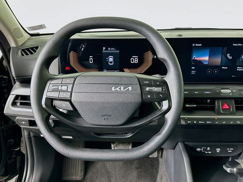 Used 2025 Kia K4 LXS image 18