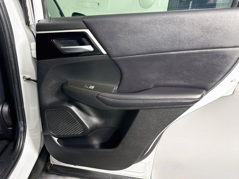 Used 2023 Mitsubishi Outlander SE Black Edition FWD image 28