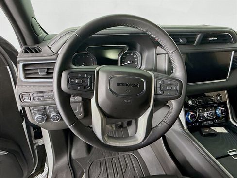 Used 2021 GMC Yukon Denali image 12