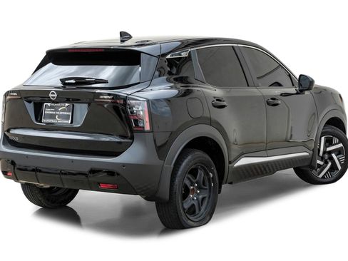 Used 2025 Nissan Kicks SV w/ Illumination Package FWD image 7