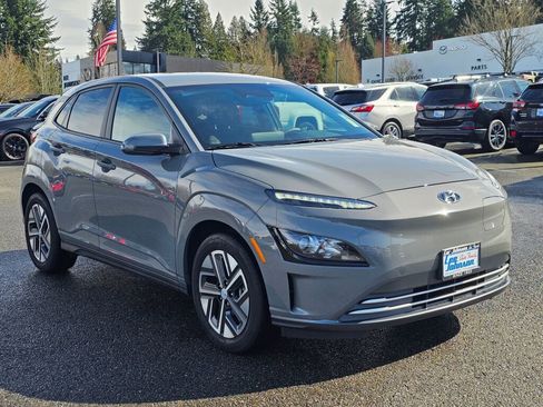 Used 2023 Hyundai Kona SE image 3