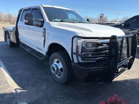 Used 2024 Ford F350 Lariat image 2