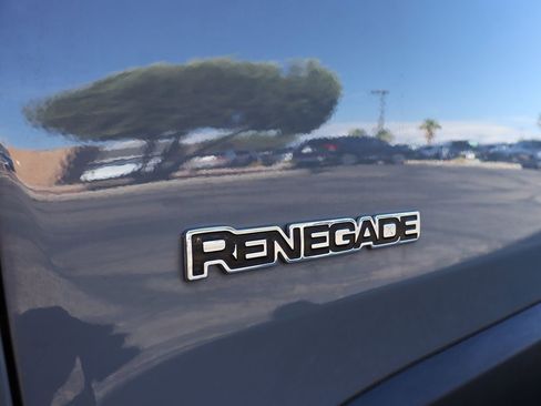 Used 2022 Jeep Renegade Latitude w/ Convenience Group image 7