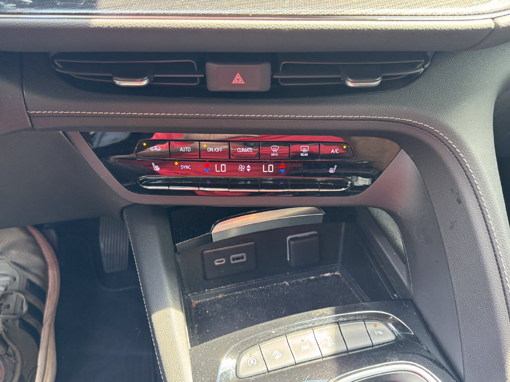 Used 2023 Buick Envision Essence AWD/4WD image 18