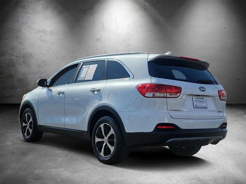Used 2017 Kia Sorento EX w/ EX Premium Package FWD image 4
