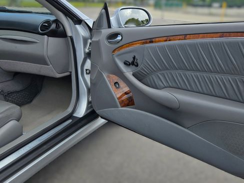 Used 2009 Mercedes-Benz CLK 350 Cabriolet w/ Appearance Pkg image 15