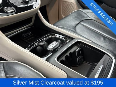 Used 2023 Chrysler Pacifica Limited image 2