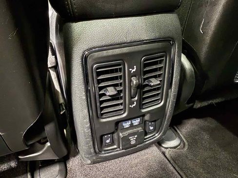 Used 2018 Jeep Grand Cherokee Overland image 19