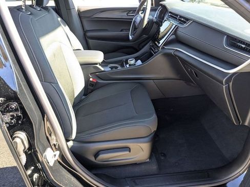 New 2025 Jeep Grand Cherokee Laredo image 39