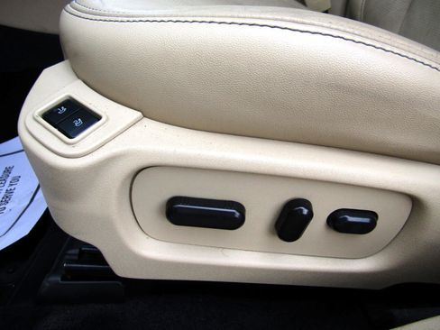 Used 2017 Ford Taurus Limited image 12