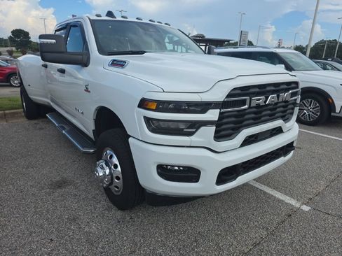 Used 2025 RAM 3500 Big Horn AWD/4WD image 13