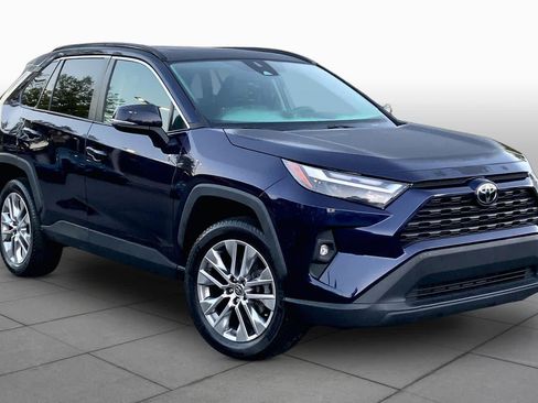 Used 2022 Toyota RAV4 XLE Premium FWD image 3