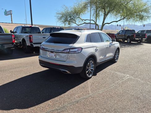 Used 2022 Lincoln Nautilus Reserve AWD/4WD image 5