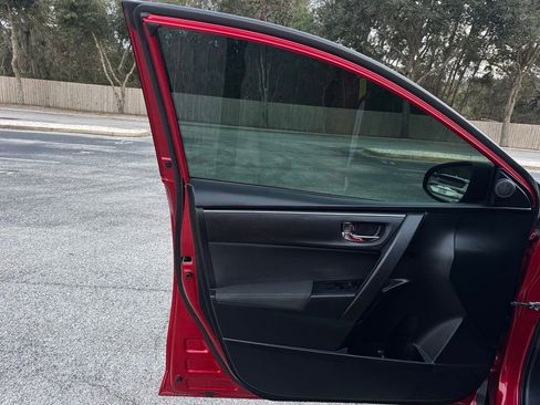 Used 2018 Toyota Corolla LE image 31