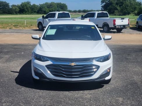 Used 2024 Chevrolet Malibu LT FWD image 2