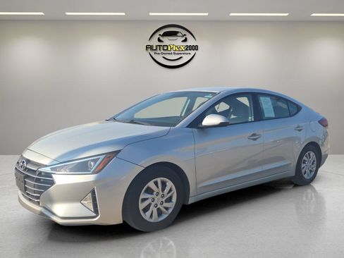 Used 2019 Hyundai Elantra SE FWD image 3