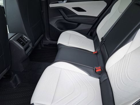 New 2026 Volkswagen Tiguan SE FWD image 21