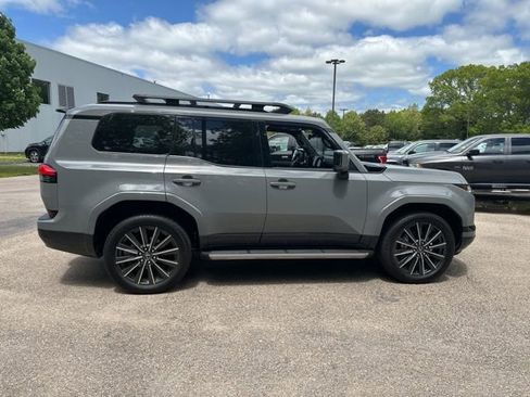 Used 2024 Lexus GX 550 w/ Accessory Package (31) image 7