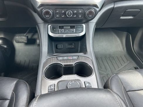 Used 2020 GMC Acadia SLT w/ Premium Package FWD image 18
