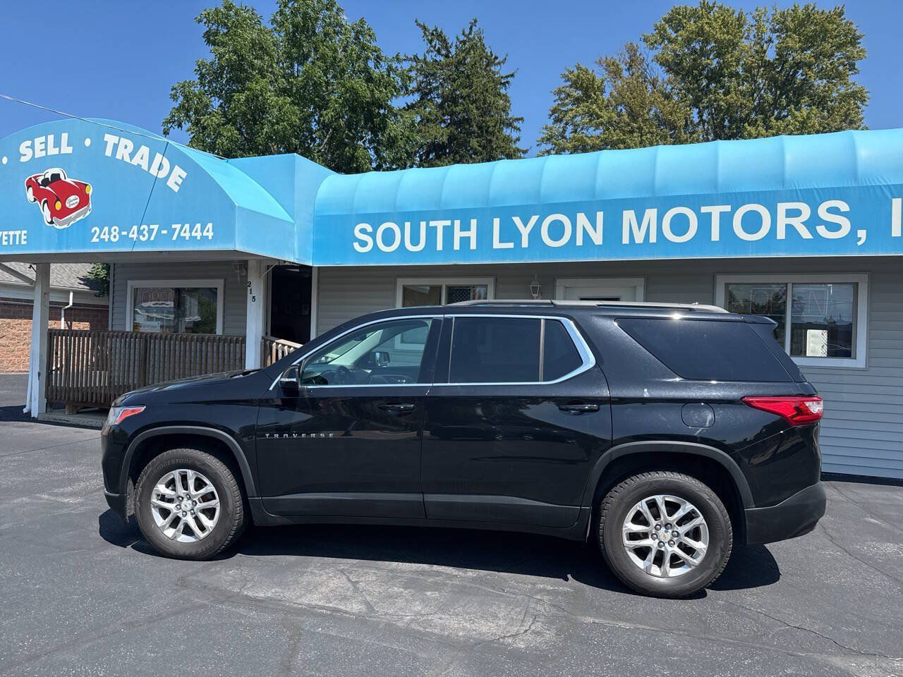 Used 2019 Chevrolet Traverse LT FWD image 1